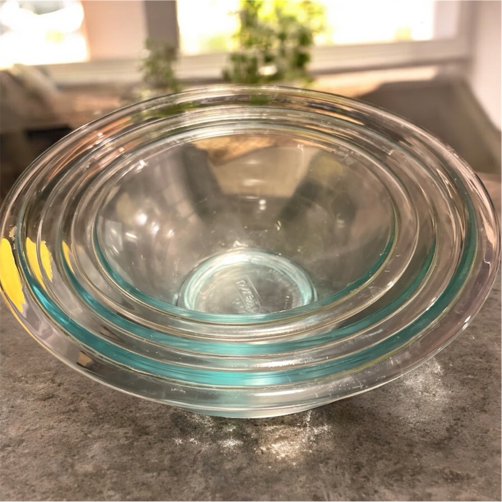 Vintage 90s Pyrex Tinted Teal Glass Nesting Mixing Bowls Set of 3 322, 323, 325